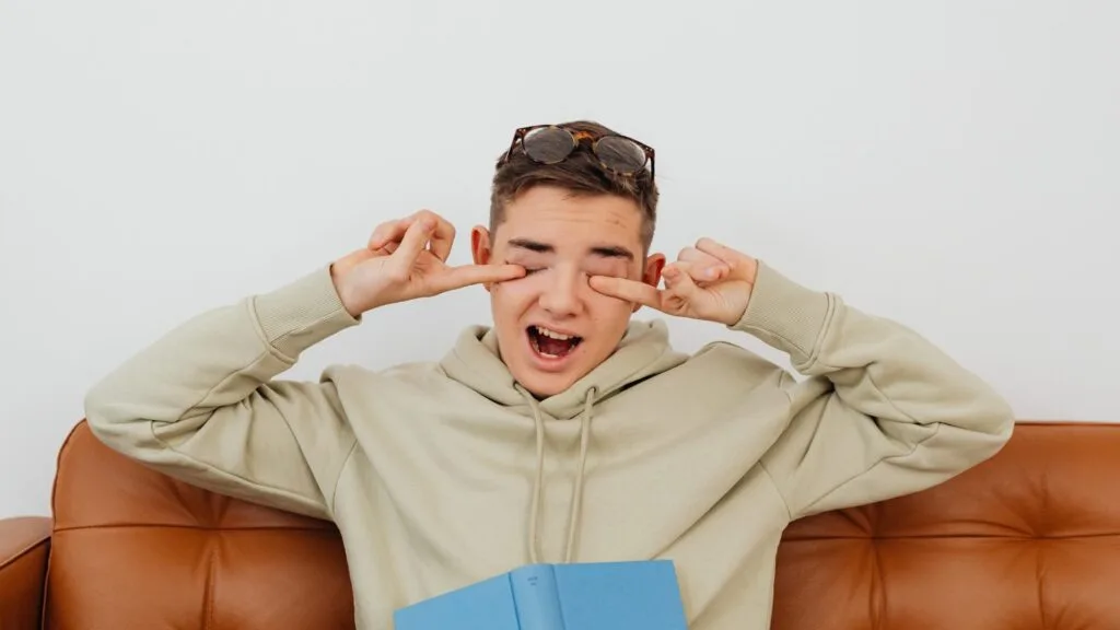 children rubbing eyes