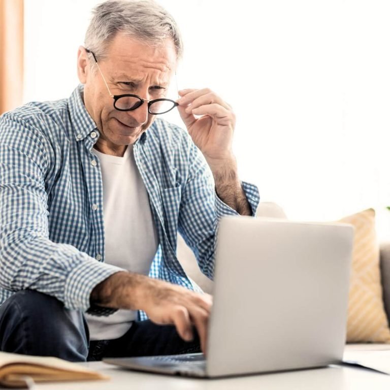 Infographic detailing glaucoma risk factors, symptoms, and effective treatment options for better understanding and awareness.