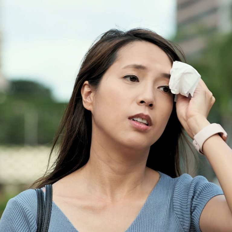 Tips for protecting your eyes from summer heat and UV rays, emphasizing eye health during the summer season